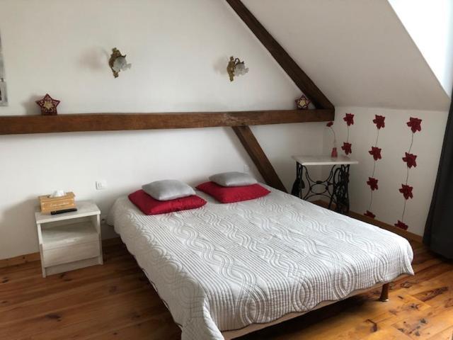 Hotel Les trois Cornets à Saint-Ouen-des-Champs Extérieur photo