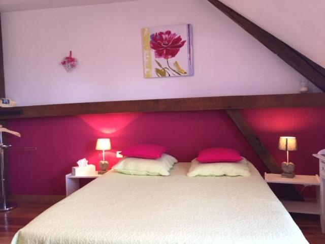 Hotel Les trois Cornets à Saint-Ouen-des-Champs Extérieur photo