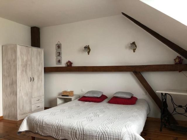 Hotel Les trois Cornets à Saint-Ouen-des-Champs Extérieur photo